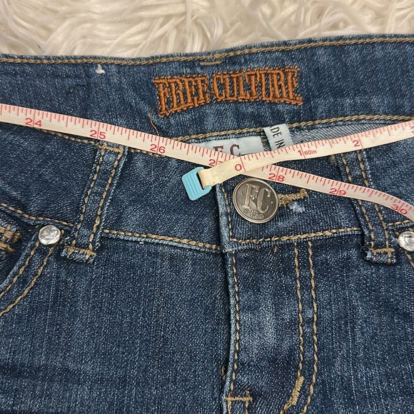 Free Culture jean shorts - Picture 12 of 15